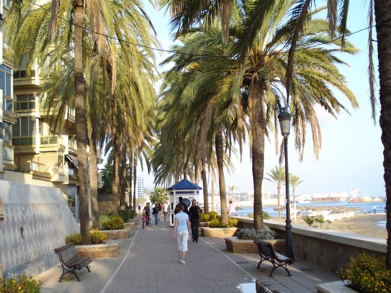 Paseo Maritimo (Marbella) Málaga by Manuel J.Lago