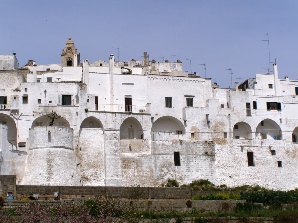 The walls of the "White town" by pandimis