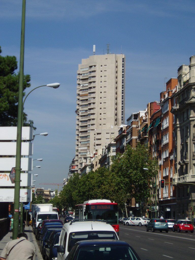 Edificio Retiro (1) by zumodevidrio