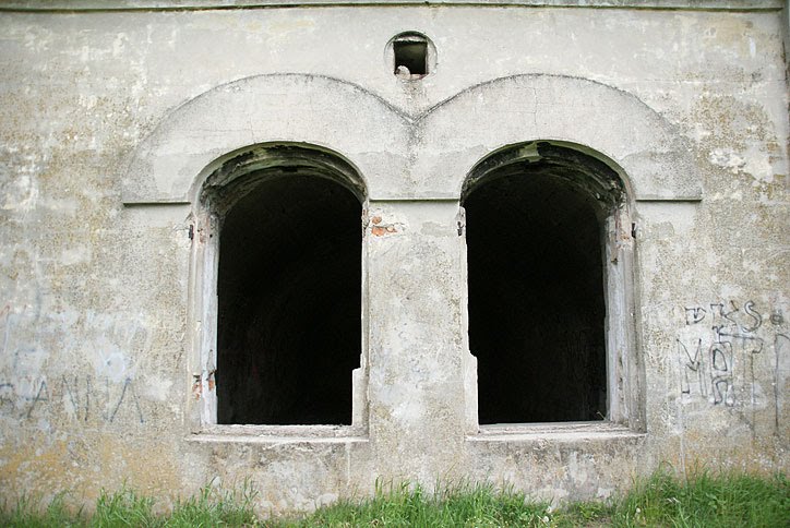 FORTY PIĄTNICA - FORT I by Łukasz Świetlik