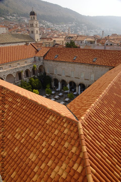 Perspectiva de patio interior by Antonio Aviles Gonzá…