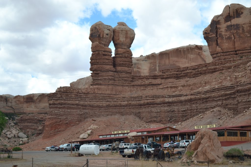 Twin Rock Trading Post Cafe Bluff UTAH by alvingone