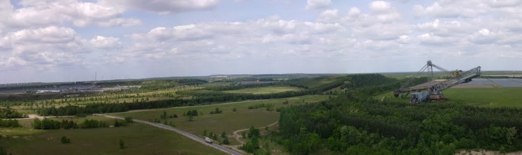 Blick auf EuroSpeedWay und Förderbrücke by Ivo Kästner