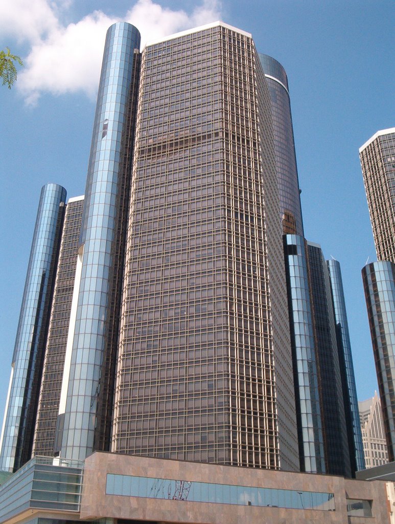 Close up of the GM Renaissance Center by oilrush87