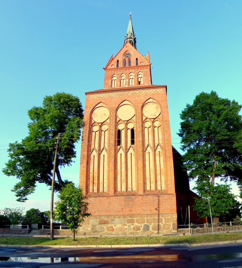 Kościół Matki Boskiej Bolesnej w Chociwel-u by Dimmus