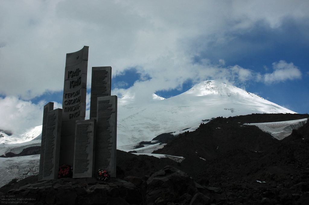 Памятник героям обороны Приэльбрусья / Monument of Heroes of defense of Elbrus by Alexander Sapozhniko…