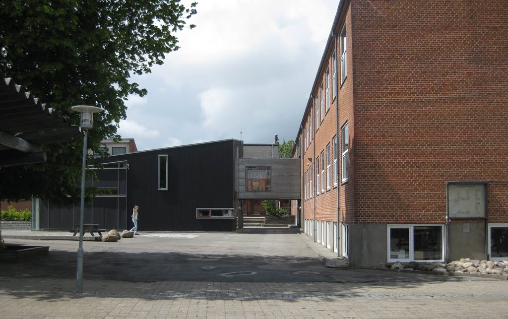 Brørupskolen set fra skolestien 2011 by bjoms