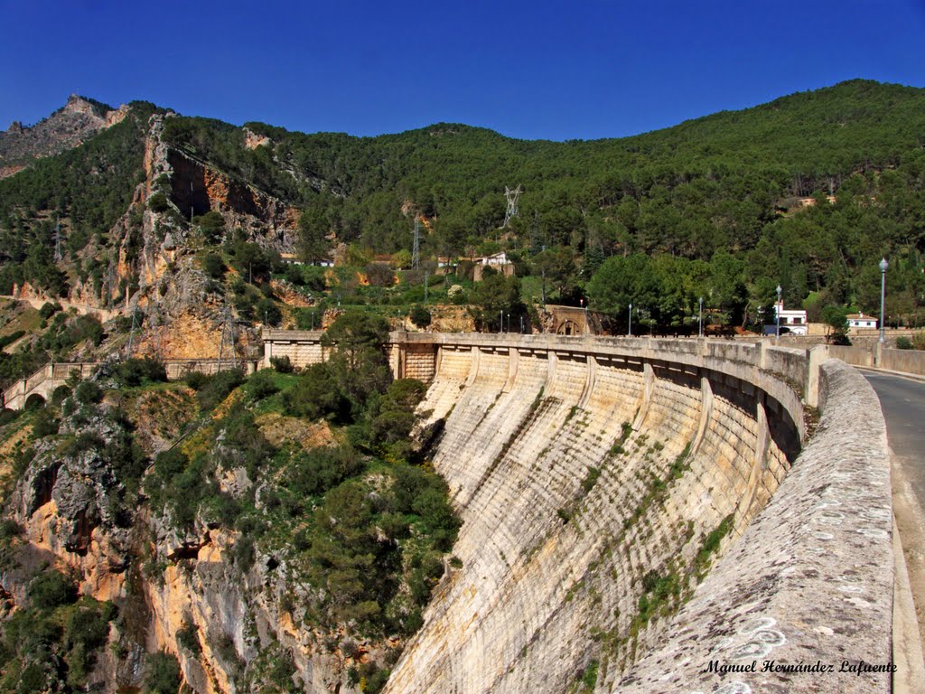 Presa del embalse del Tranco by Manuel Hernández Lafuente