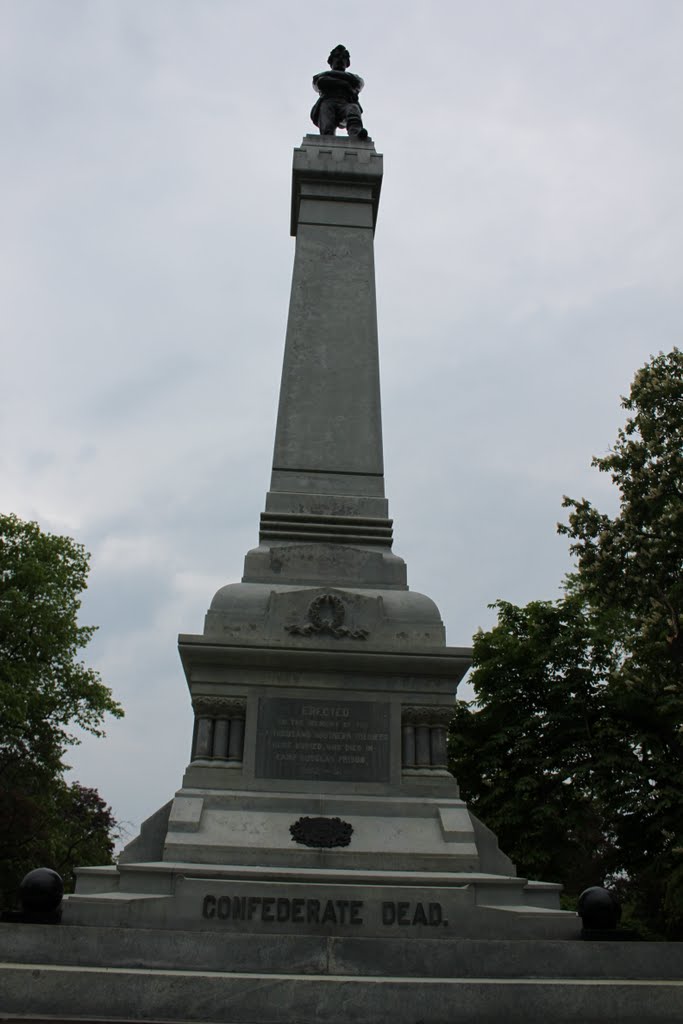 Oak Woods Cemetery by keithyearman