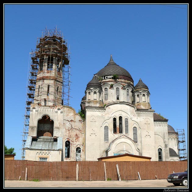 Собор Покрова Пресвятой Богородицы в Боровске (май 2011 года) by Лобготт Пипзам