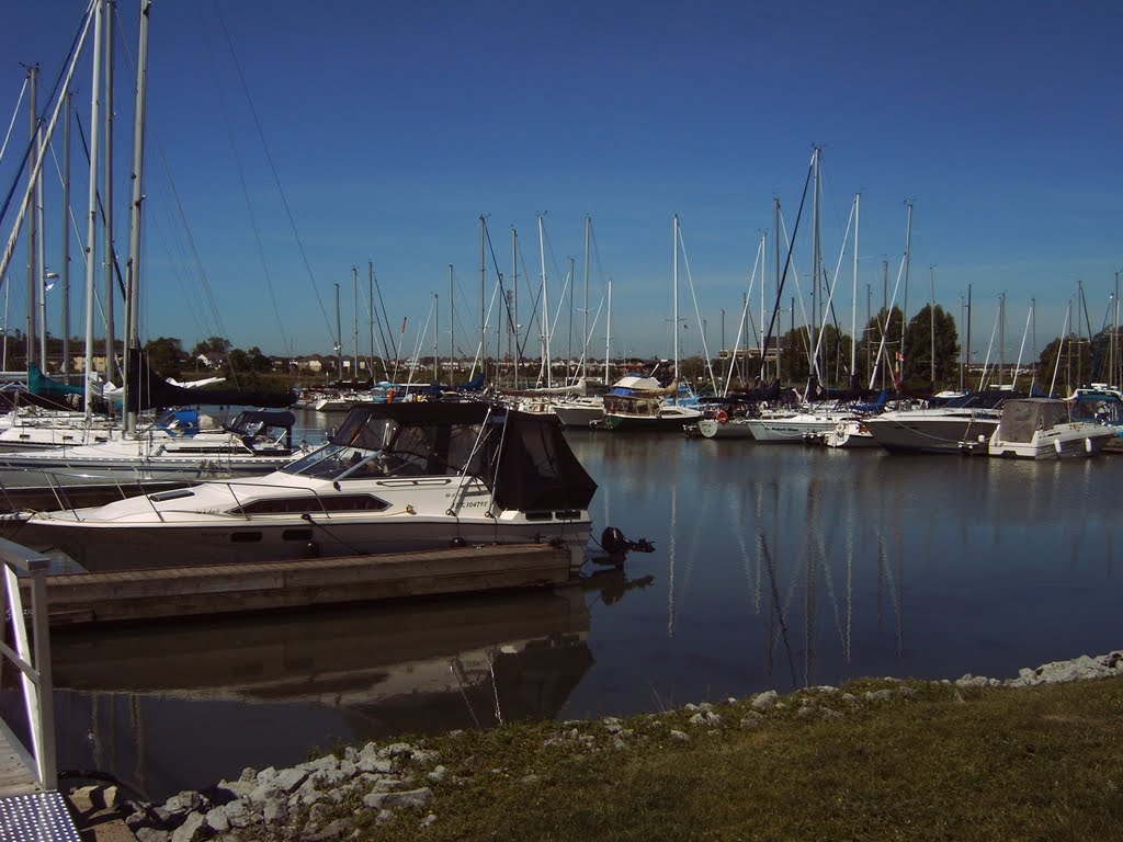 Whitby Harbour, Whitby, Ontario, Kanada by DietmarRo