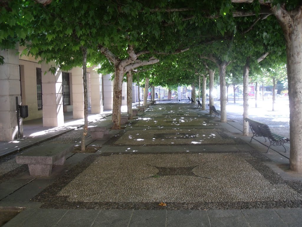 Patio entrada a Parroquia de San Cristobal by Marcos Prieto García