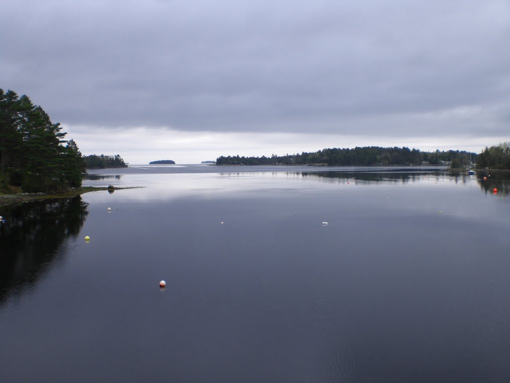 Mahone Bay at Chester Basin (May 2011) by AGW