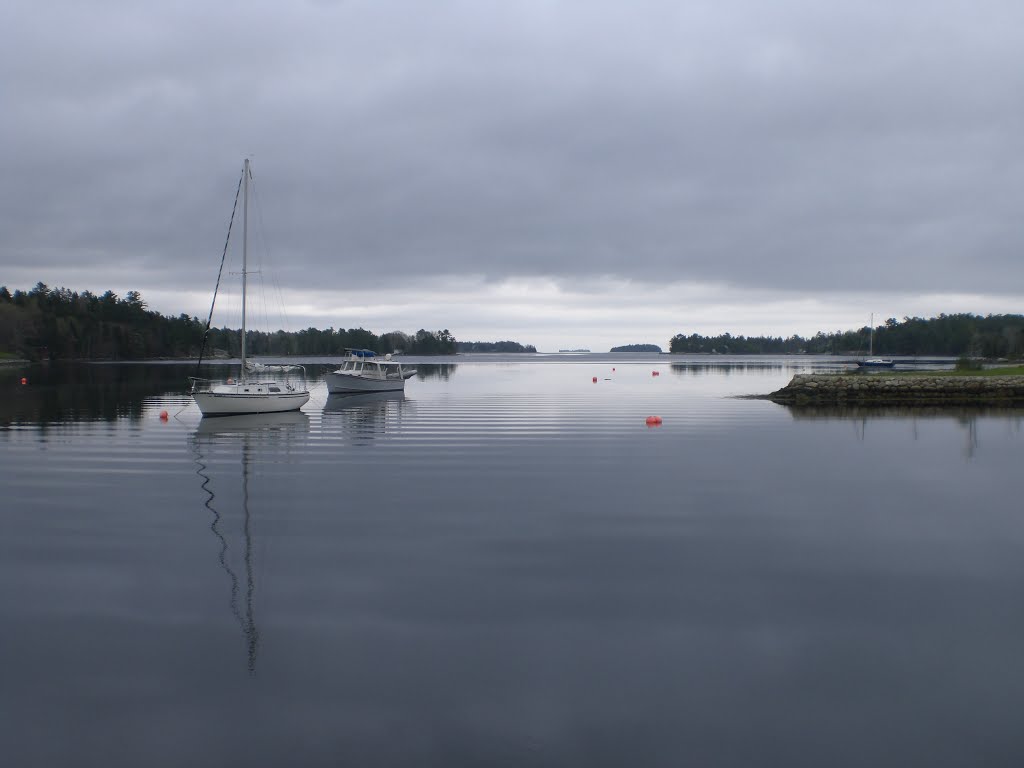 Calm Mahone Bay (May 25, 2011) by AGW