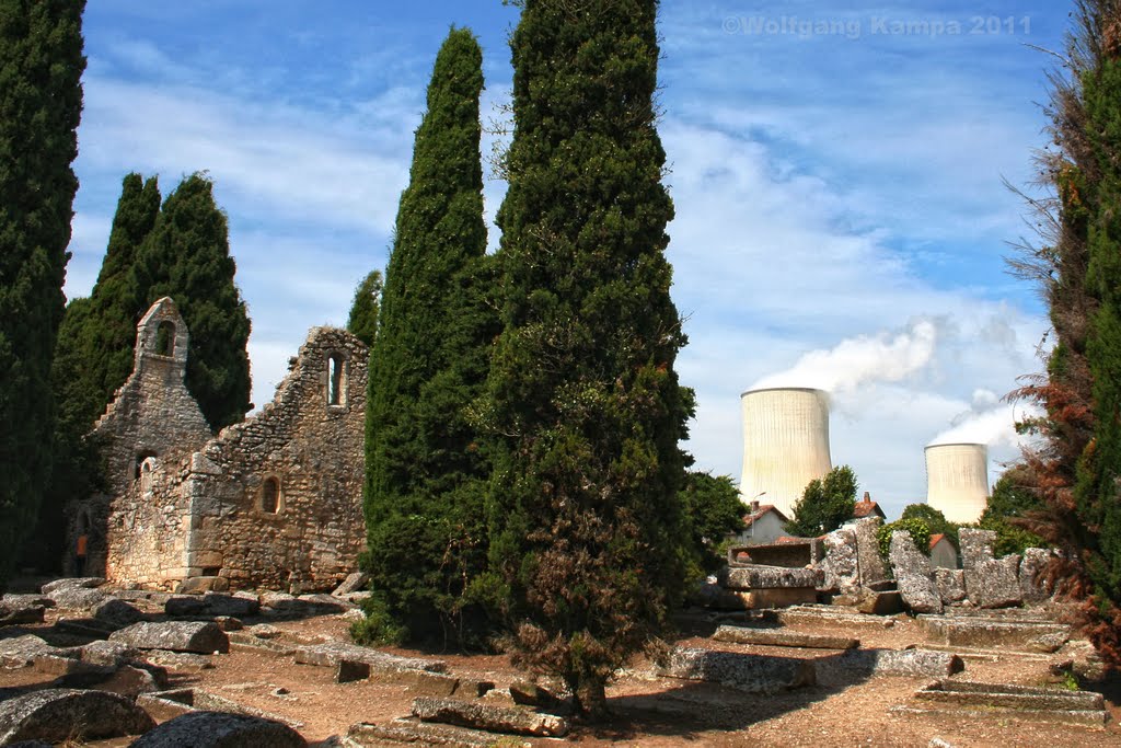 Merowingergräber, Kirchenruine und Atomkraftwerk by Wolfgang Kampa