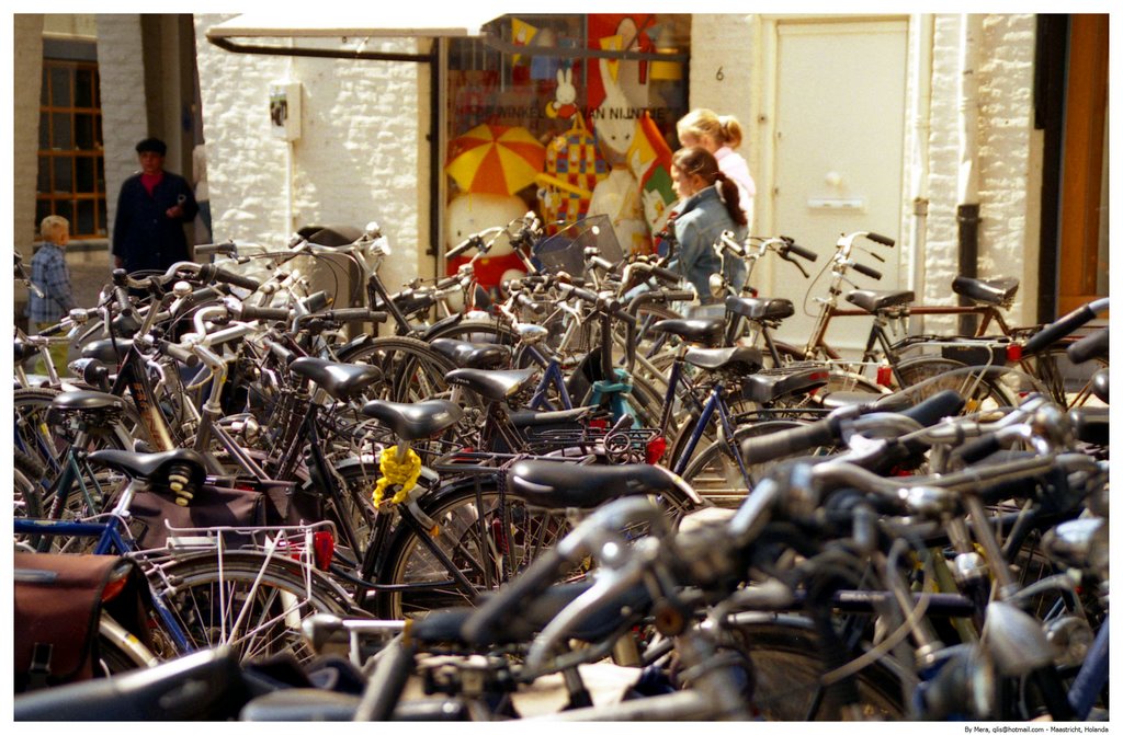 Bicicletas en Maastricht, Holanda - Leave your valuable opinion - Deja tu valiosa opinión by Sr. Canon