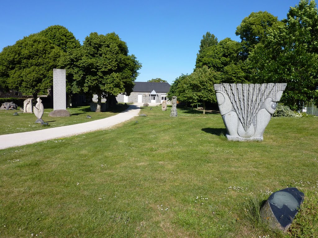 Sculpture sur granit. by Amand Baladeur