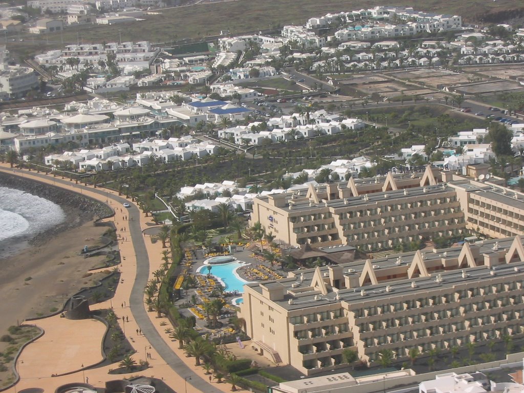 Puerto del Carmen from the airplane by Benny Eriksson