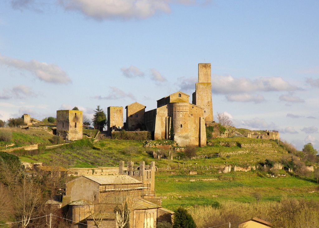 Tuscania-Panorama sul Colle San Pietro by lucabellincioni