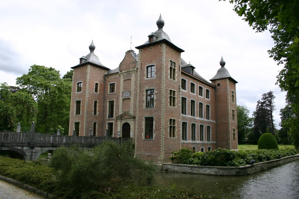 Kasteel Coloma St. Pieters-Leeuw by Tribout JP