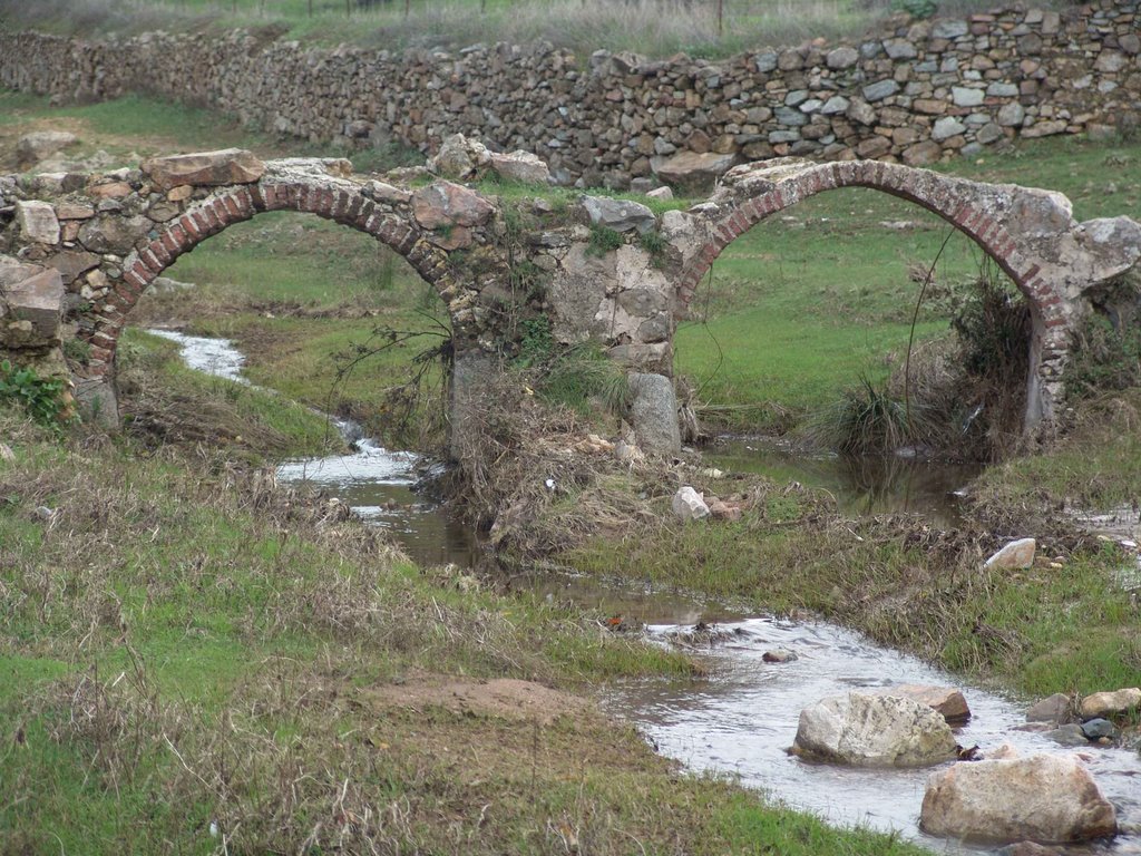 Puente Romano by Rafa Caballero