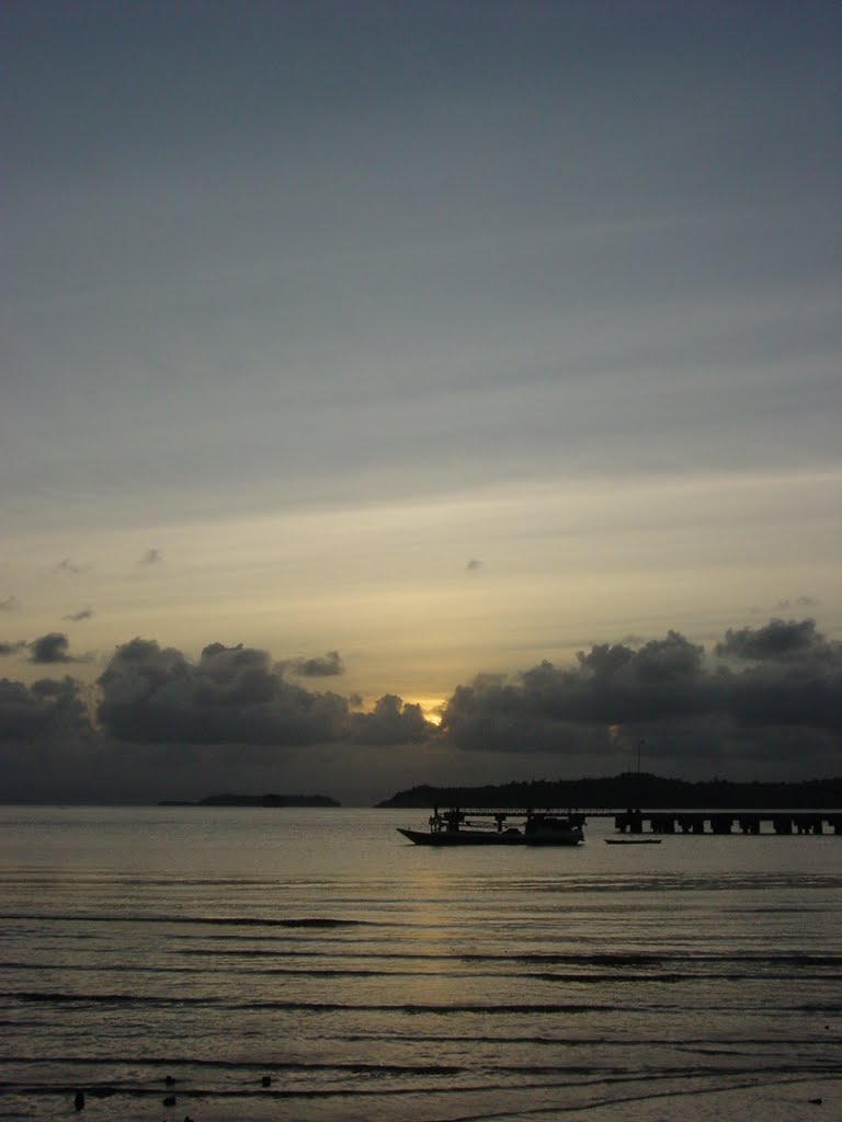 Senja di Pelabuhan Banggai by Chandra Hamzah Marola