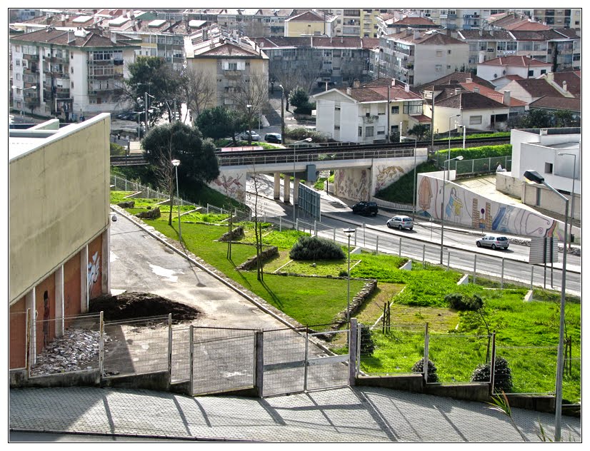 Viaduto da Linha de Sintra - Avenida Capitães de Abril by Barragon