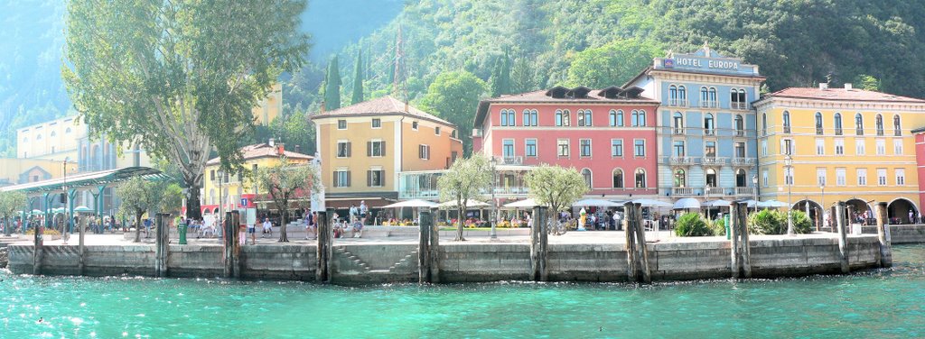 Italy: Gardalake, Riva - harbor by Yory