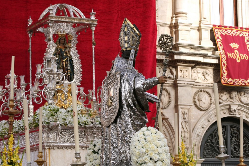 Corpus 2006. San Isidoro ante el altar de la Virgen de la Hiniesta by Joaquín Gómez