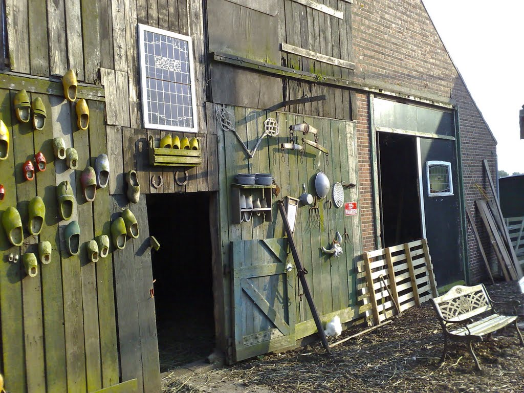 Nederland / Zaandam / Westzanerdijk / Old Barn by GeoGerard