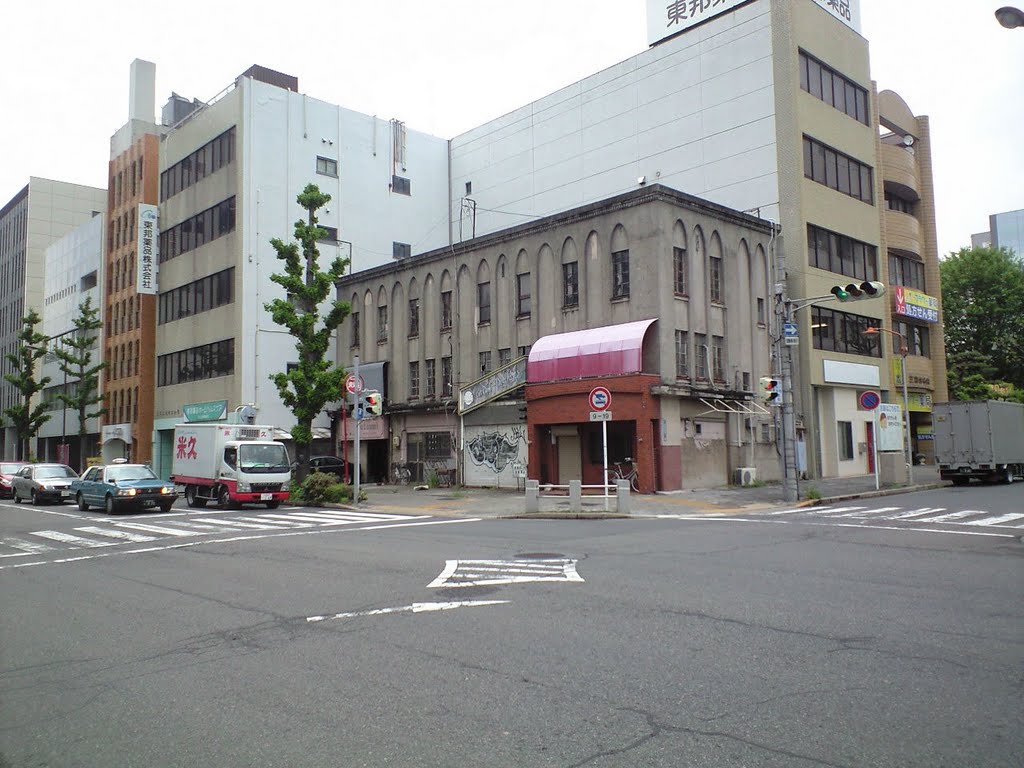 Old building by mouashibi