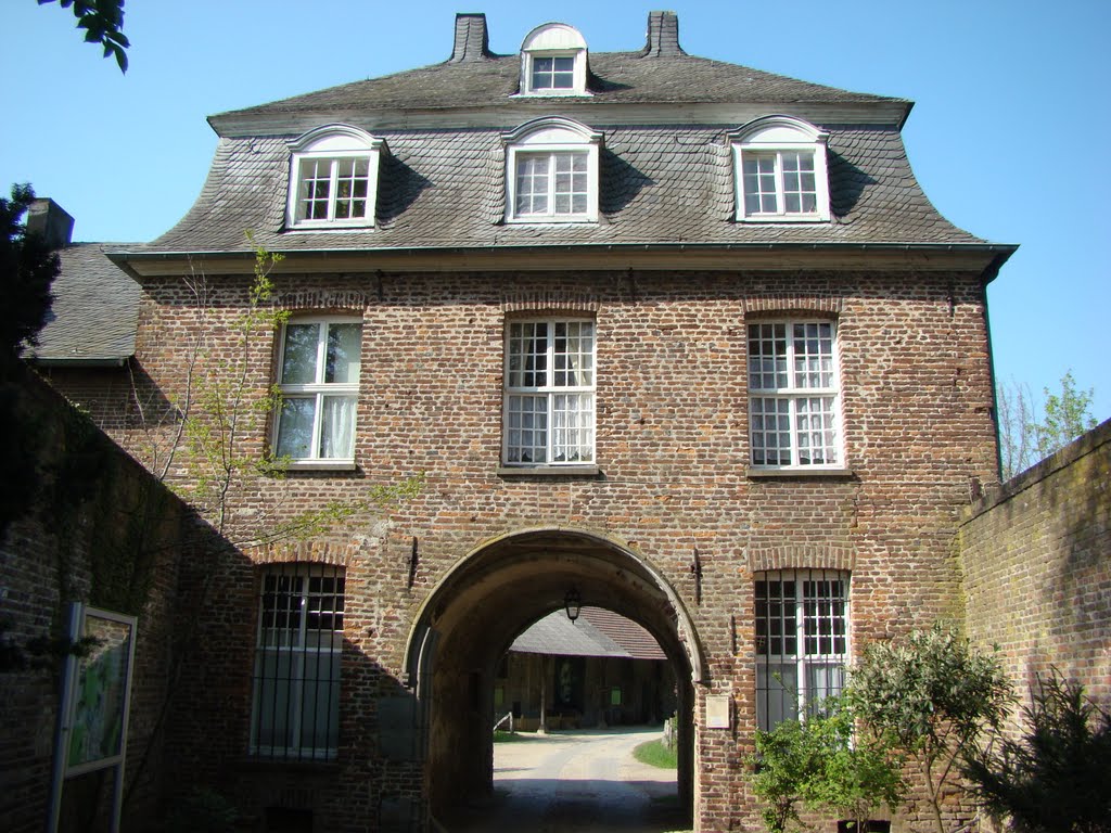 Kloster Graefenthal ( Torhaus ) April 2011 by DortmundWestfalica