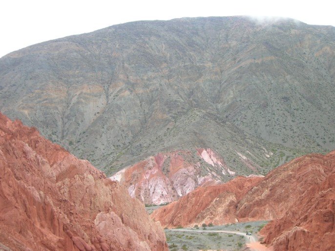 Paseo de los Colorados (variado colorido de montañas) / Lautaro by Lautaro Tessi