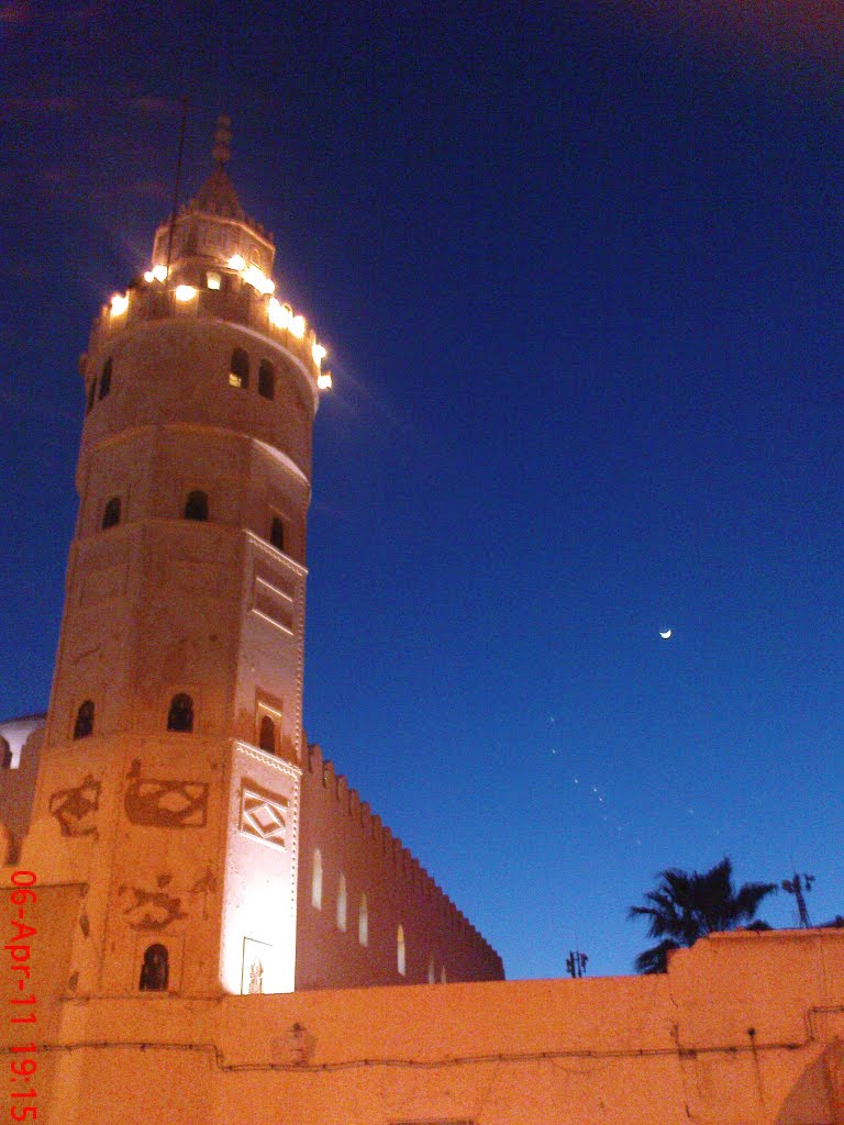 Mosqueé Zamzmiya by night by Nawfel Chelbi