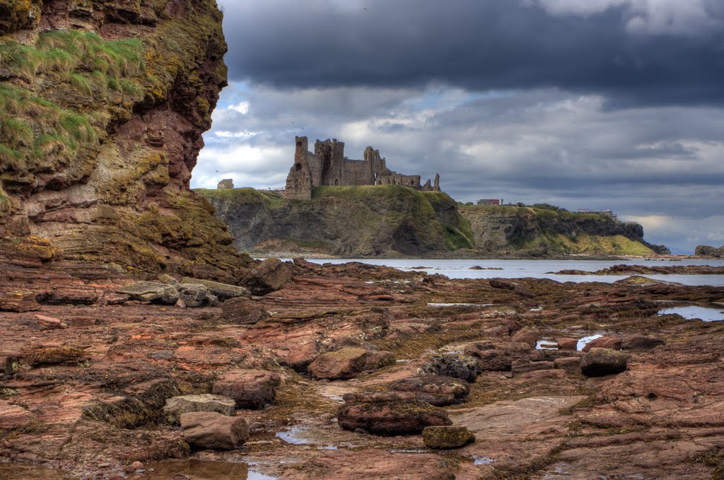 Tantallon Castle by Alifink