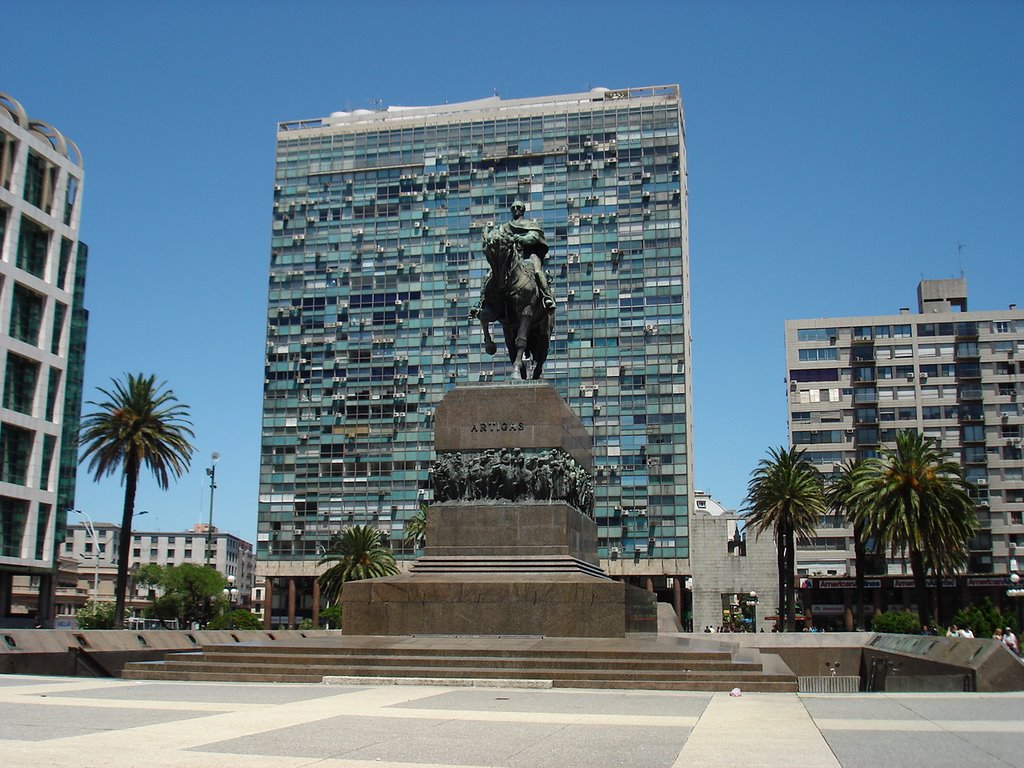 Plaza Independecia, Mausoleo del Gral. Jose G. Artigas by Victor Denis