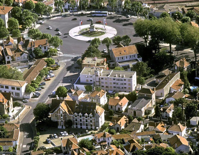 Arcachon centre by Patrick Miramont