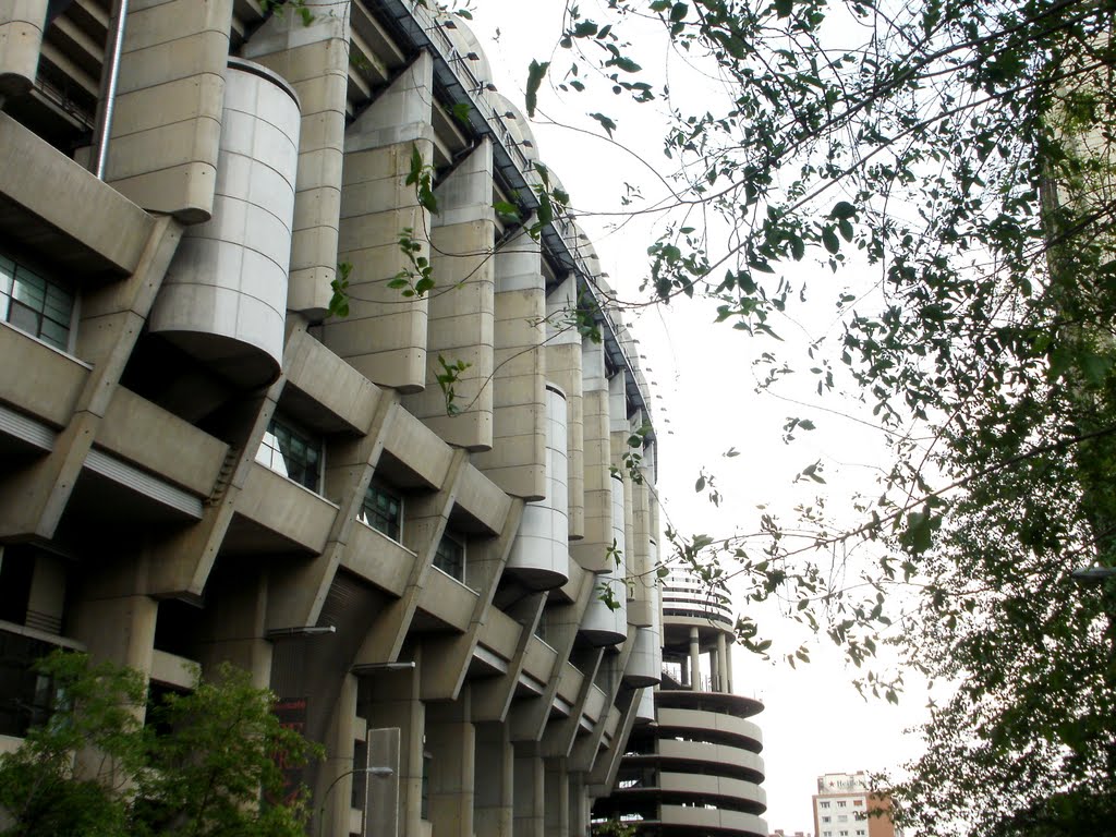 Estadio Santiago Bernabeu , lateral. by ©Chaydeé