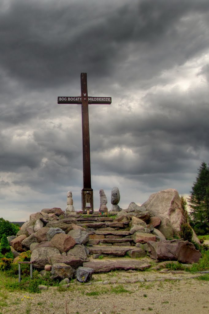 Krzyż przy kościele w Bojanie by Dreameraz