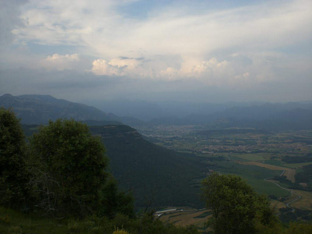 Berga des de Sant Salvador (maig 2011) by EliziR