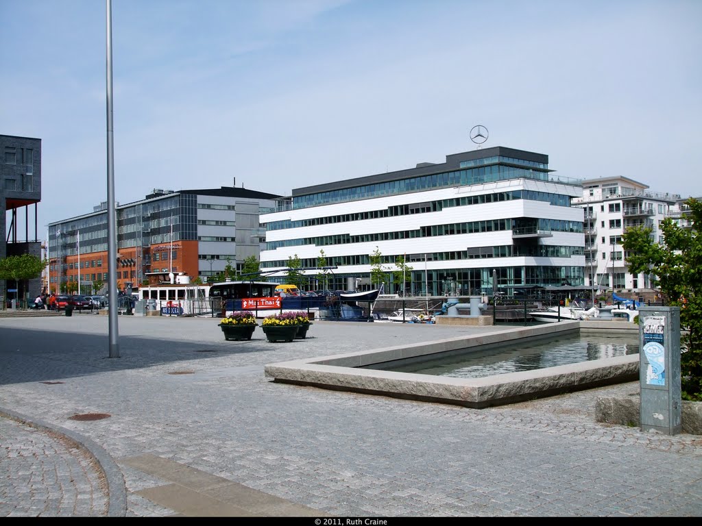 Mercedes Building Malmo by rustyruth