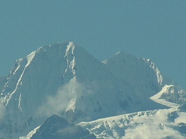 Pico Cristóbal Colón & Pico Simón Bolivar (5775 metros) desde el Río Palomino by Fredderick