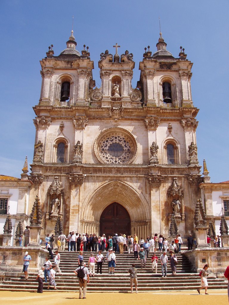 Fachada do Mosteiro de Alcobaça II by Isaac Fernandes