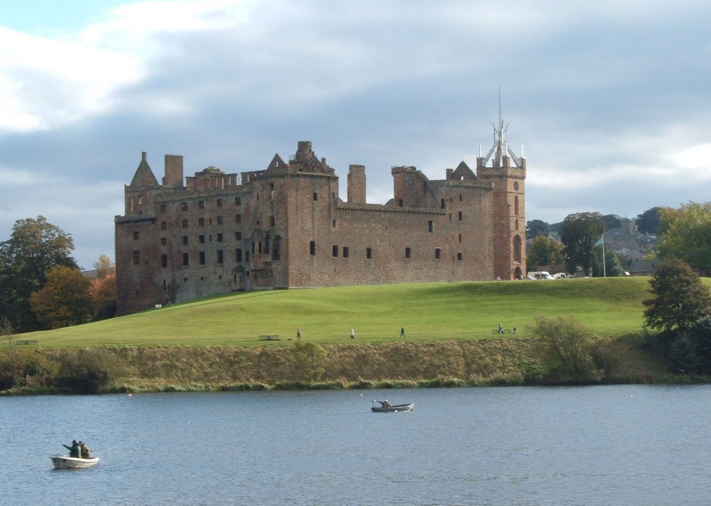 Linlithgow Palace by Jim Cornwall