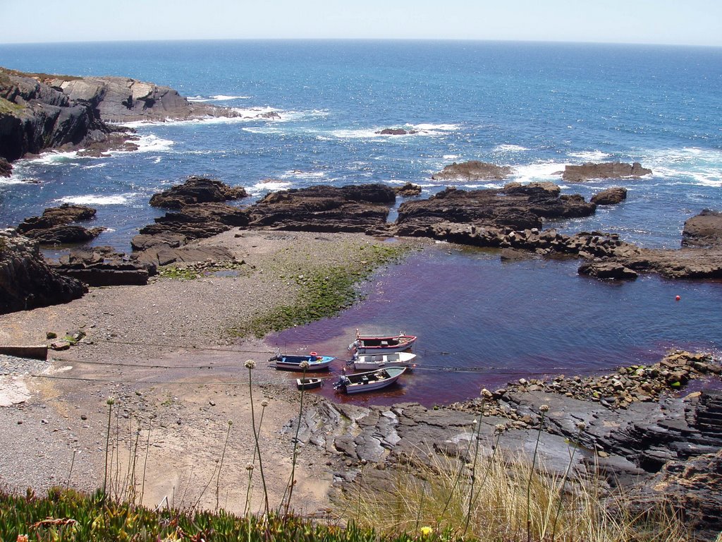 Porto de pesca artesanal - Lapa de Pombas (Almograve) by Isaac Fernandes