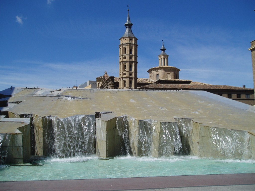 Plaza del Pilar (1) by zumodevidrio