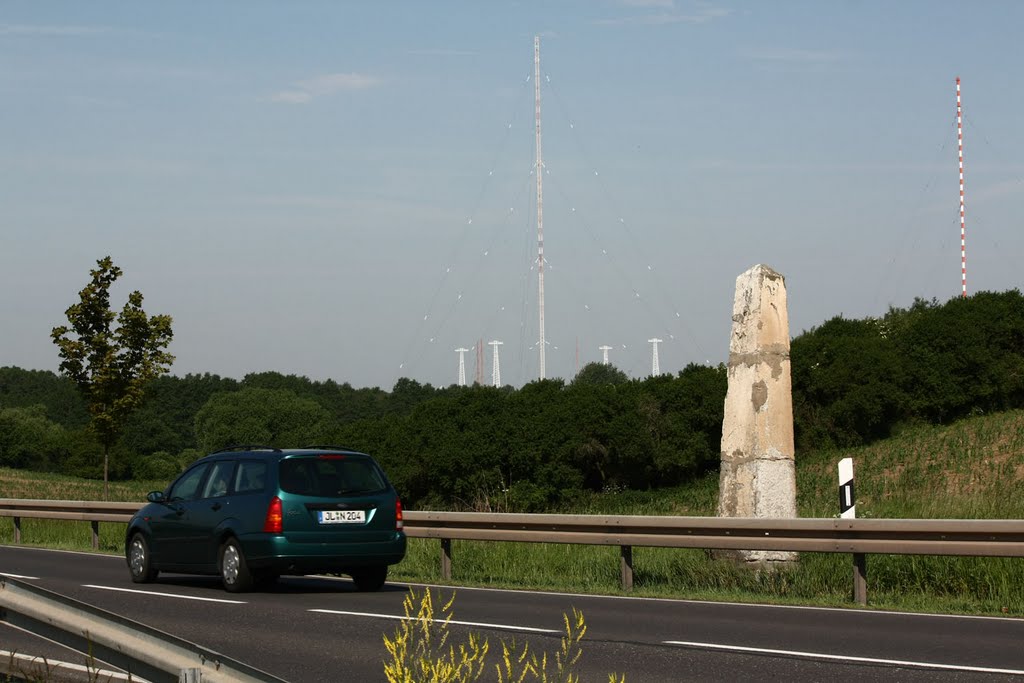 Reesen, Preußische Postmeilensäule an der B1 by minka1991