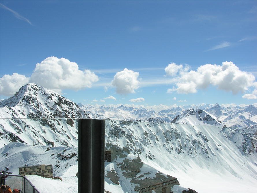 Chaîne montagneuse du rothorn pres valbella by pierreveluzat