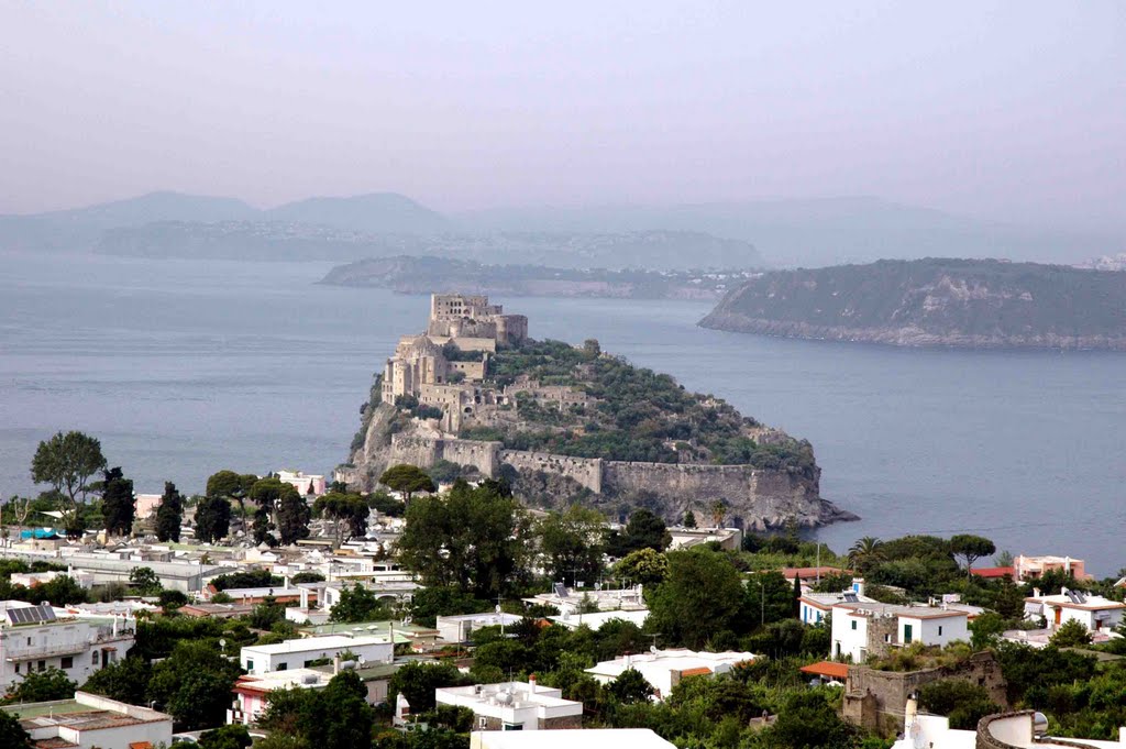 CASTELLO ARAGONESE E GOLFO POZZUOLI by cavalierefiero