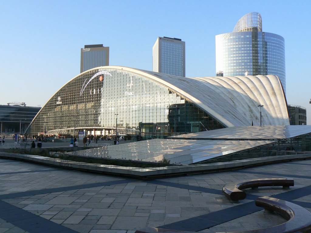 Le CNIT à la Défense by Luc Escoffier